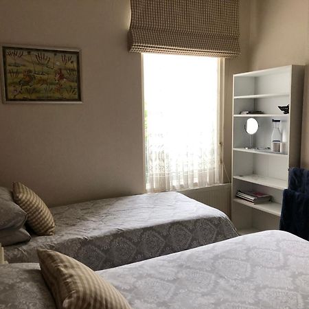 Bed and Breakfast Helena Host Family Лондон Экстерьер фото