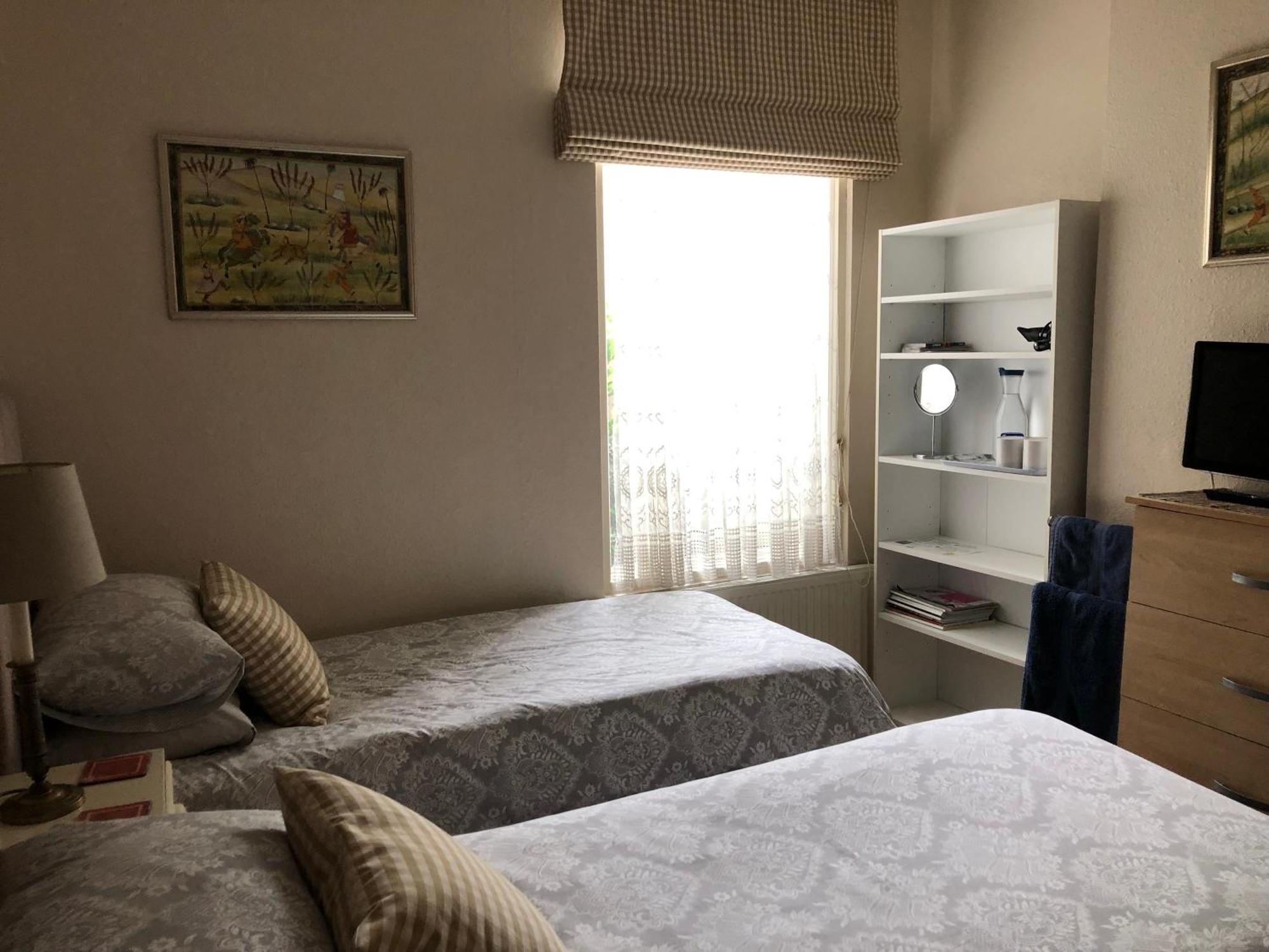 Bed and Breakfast Helena Host Family Лондон Экстерьер фото